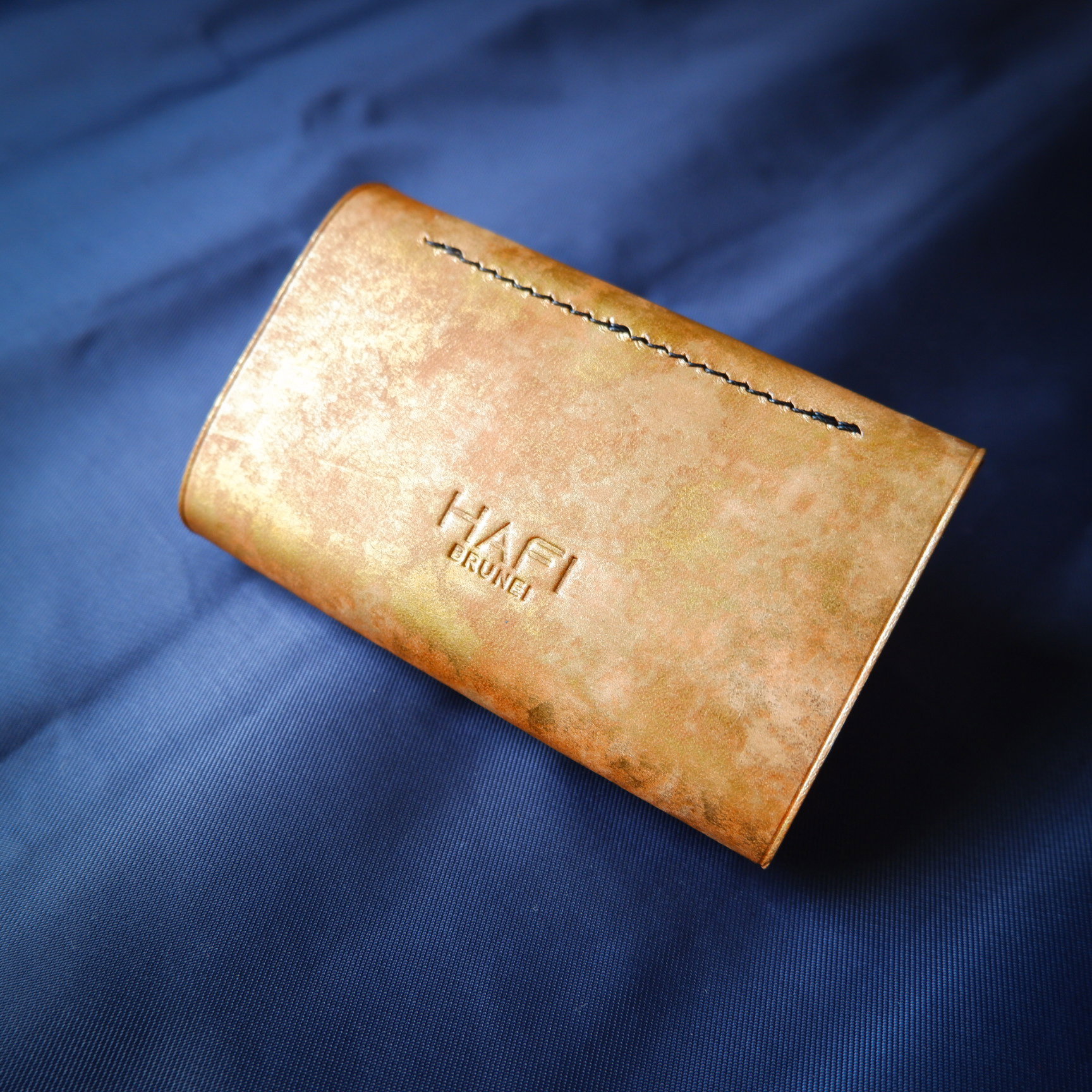 Business Card Holder in gold_3