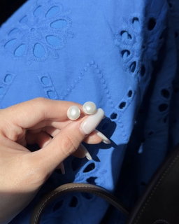 MANTOU PEARL STUD 