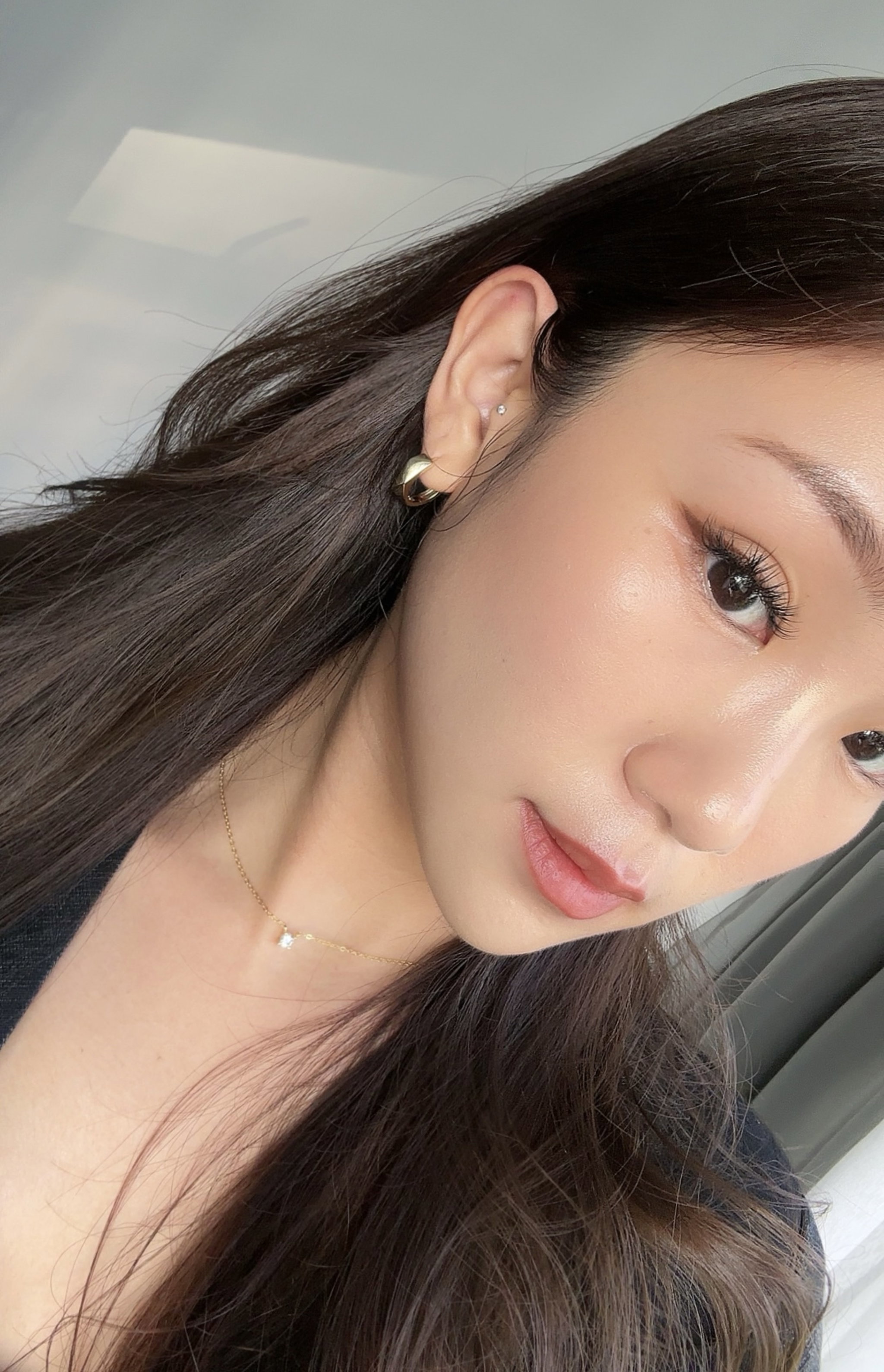 CHAMPAGNE GOLD HUGGIES_3
