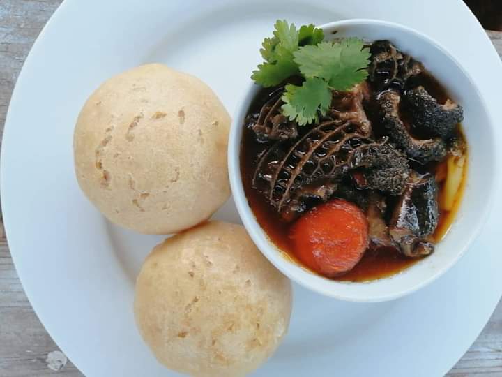 Steam bread with Usu or Beef or Chicken curry &chakalaka