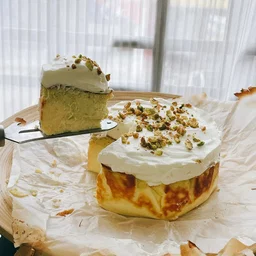 Pistachio Burnt Cheesecake 开心果焦香巴斯克