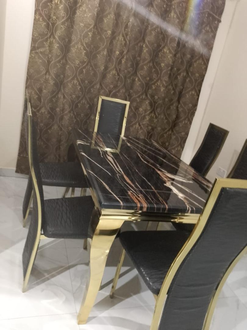Dining table with 6 chairs _0
