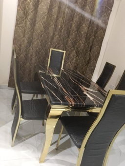 Dining table with 6 chairs 