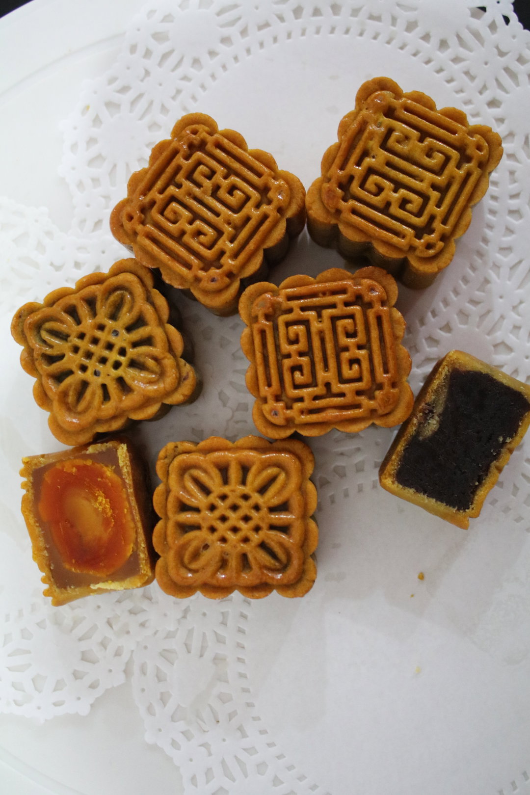 Traditional mooncakes 