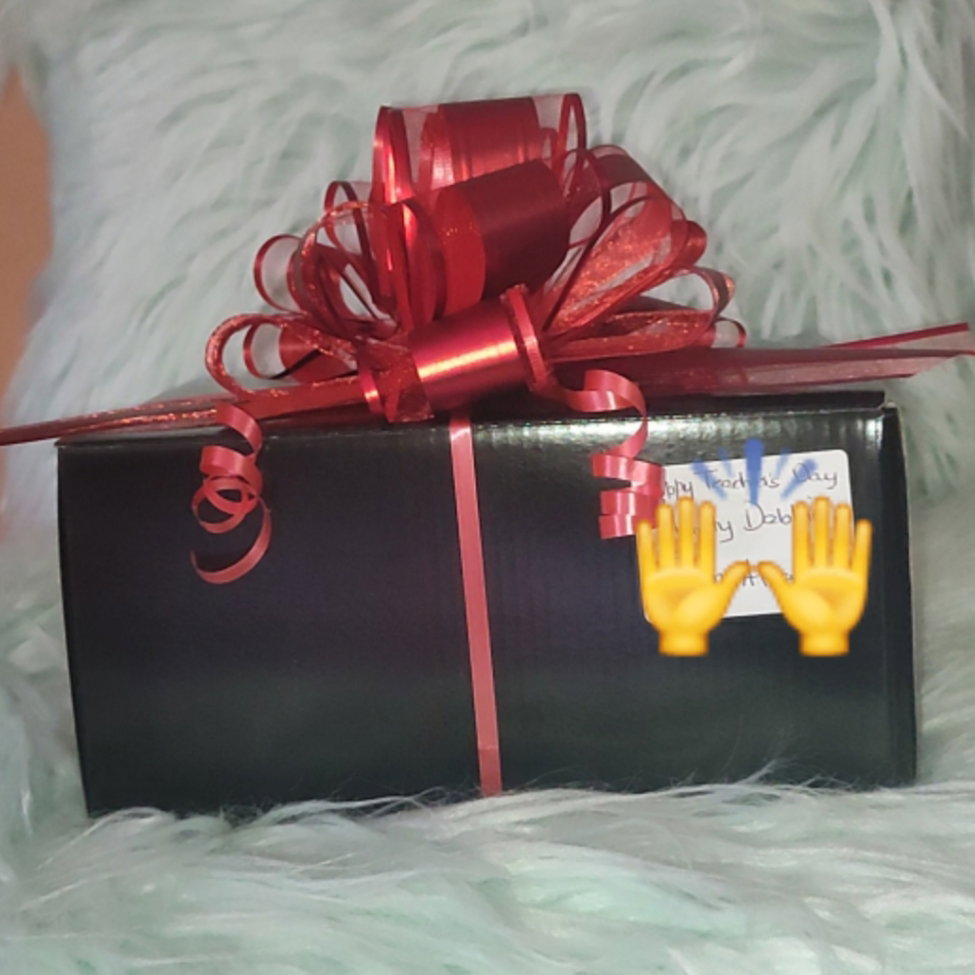 Gift Box With Large Bow_1