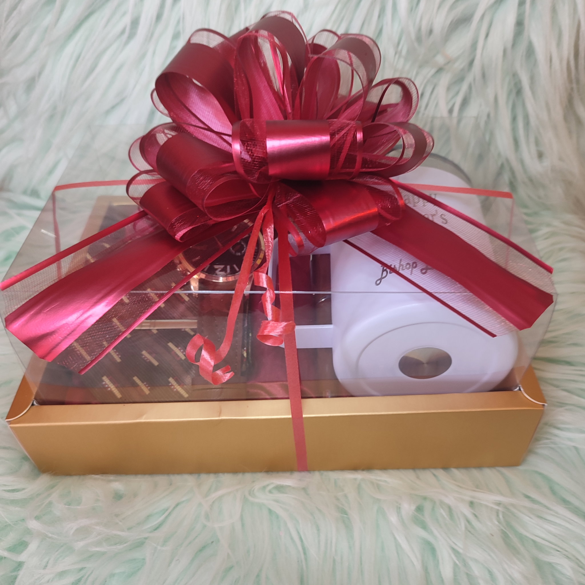 Gift Box With Large Bow_0