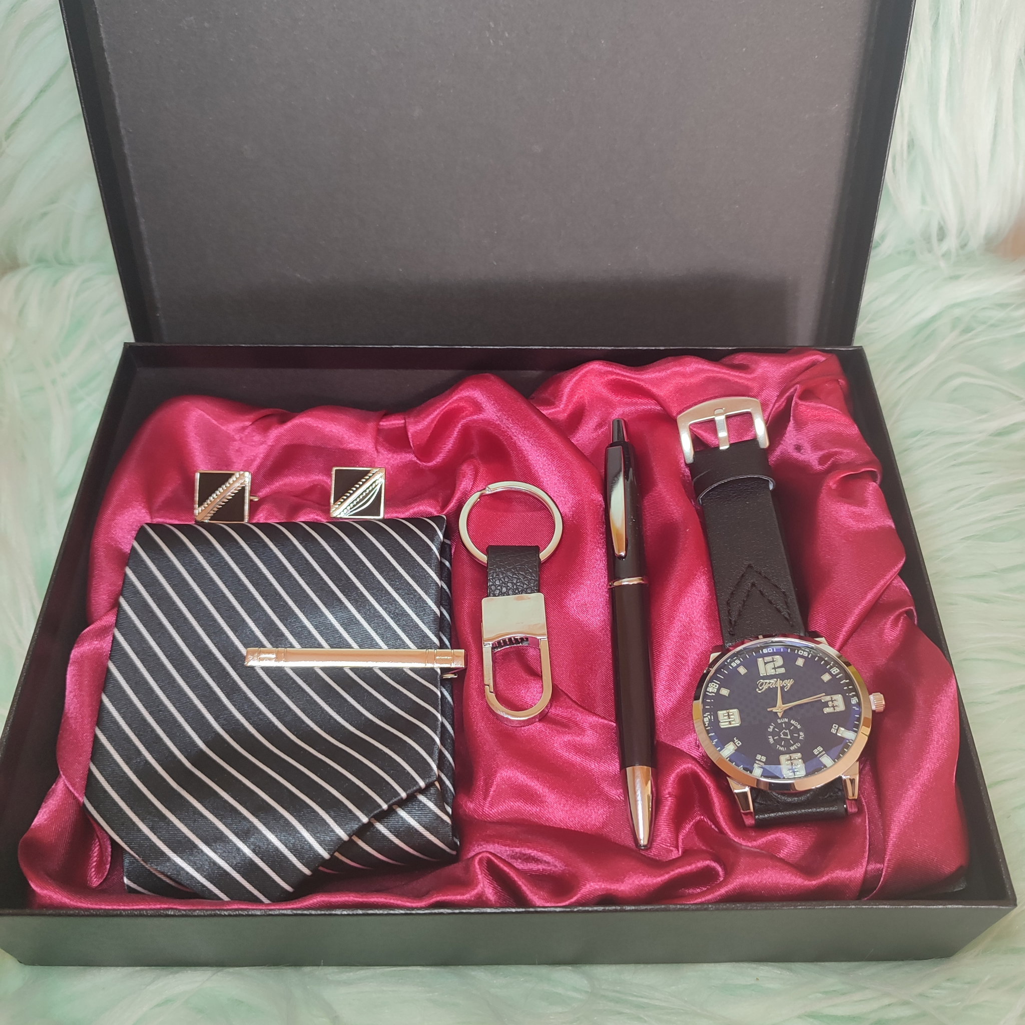 Male Gift Set (Watch, Tie, Keyring, Pen)_0