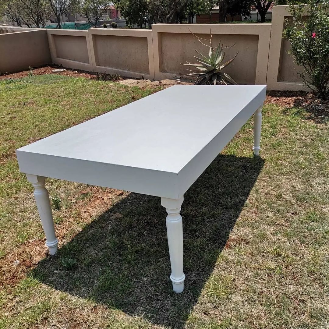 Square wooden folded tables