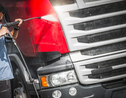 Truck Wash.                                غسيل كميونات وتشحيم