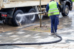 Truck Wash.                                غسيل كميونات وتشحيم