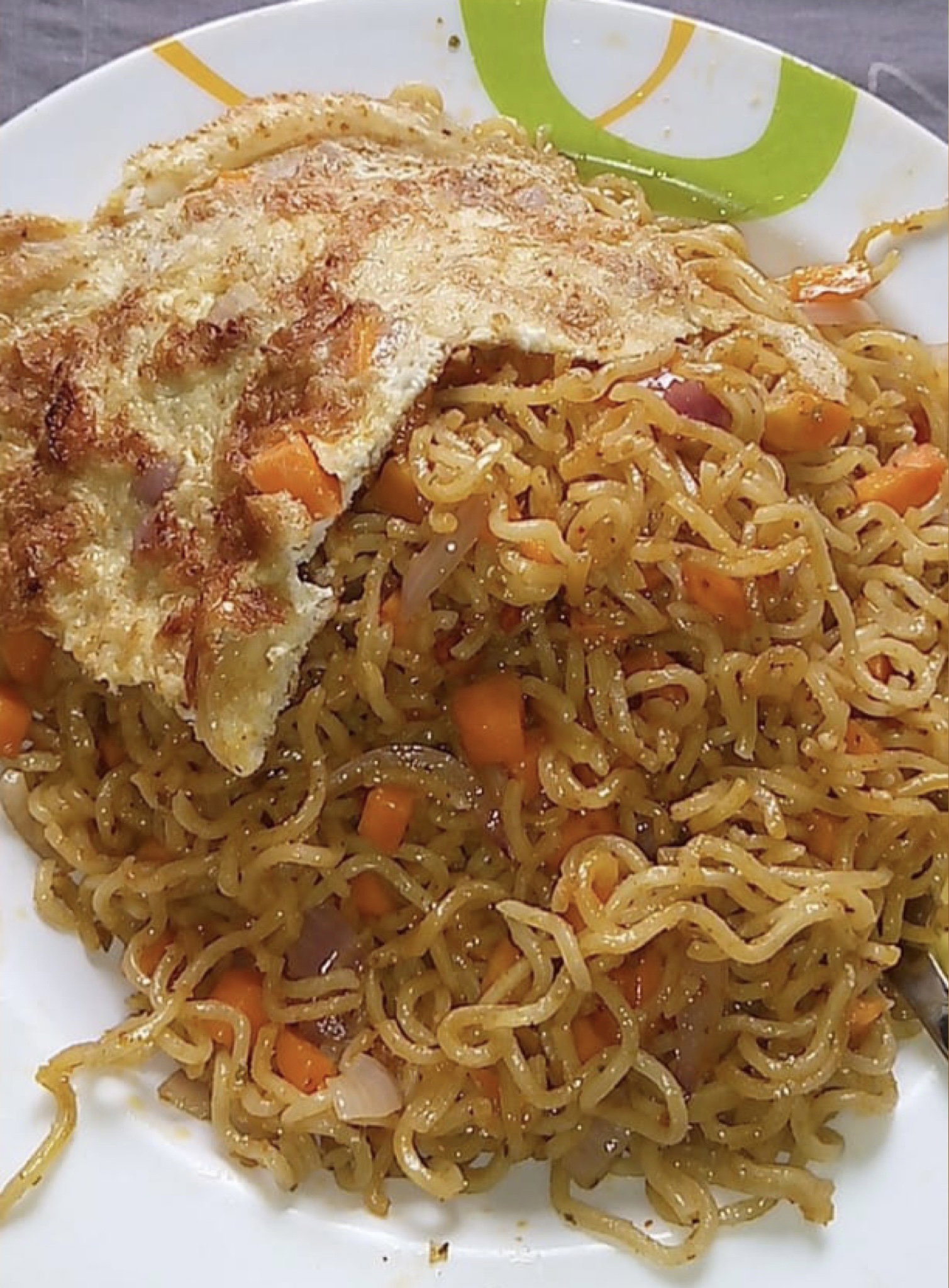 Nigerian Indomie with Scent leaf & Fried eggs_1