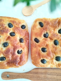 Olives & Thyme Focaccia 