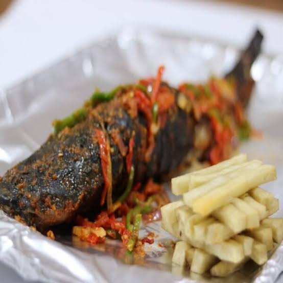 Grilled Fish, Yam Chips, Plantain & Salad_2