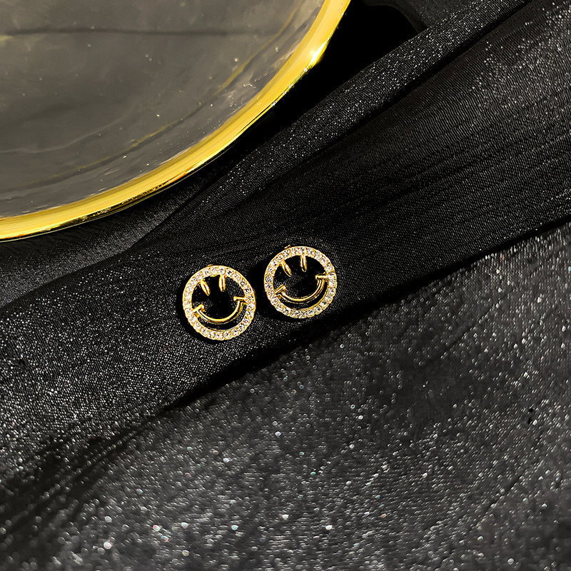 Smiley face stud earrings_1