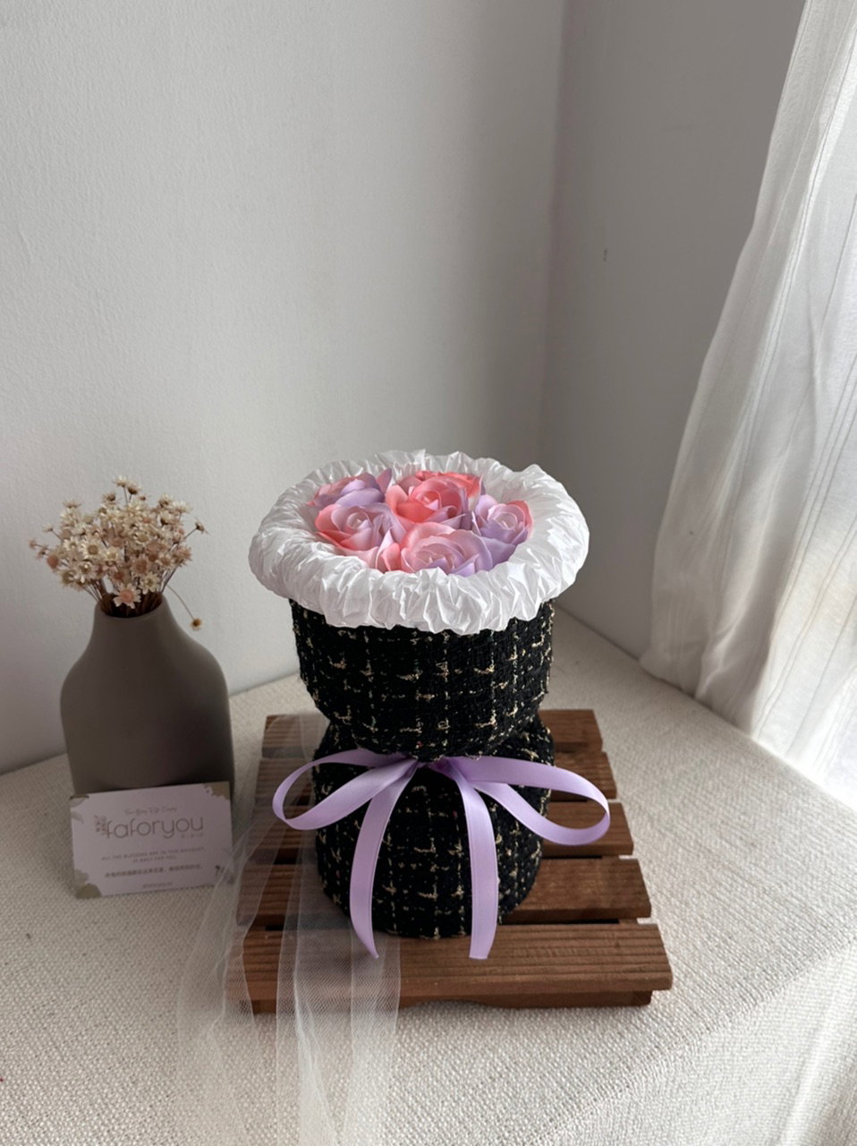 (6R003) 6 Stalk Soap Rose Fabric Round Bouquet_0