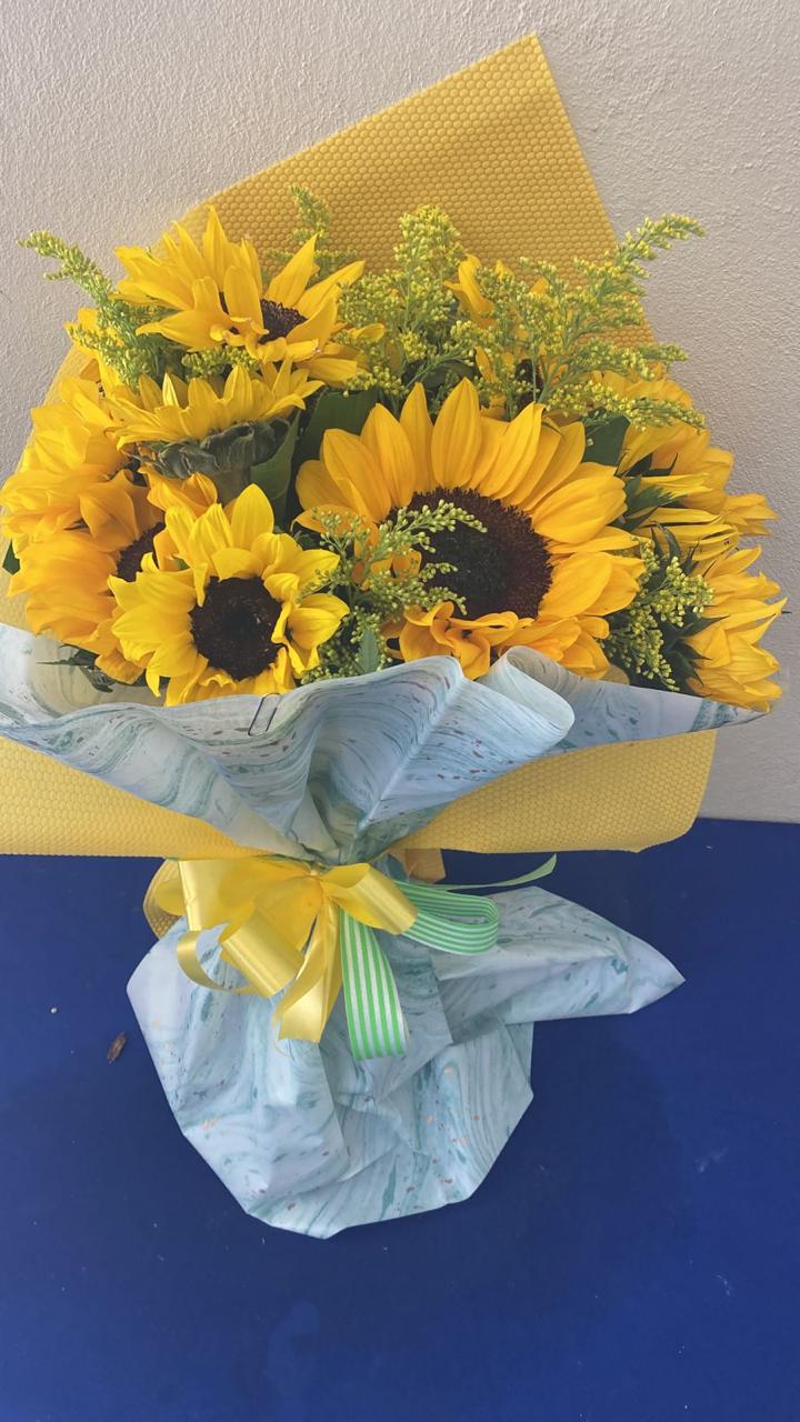 Ramo con 12 girasoles