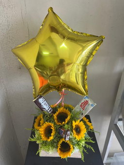 Arreglo de girasoles y globo 