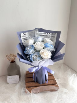 8 Stalk Soap Rose Pearl Yarn Bouquet