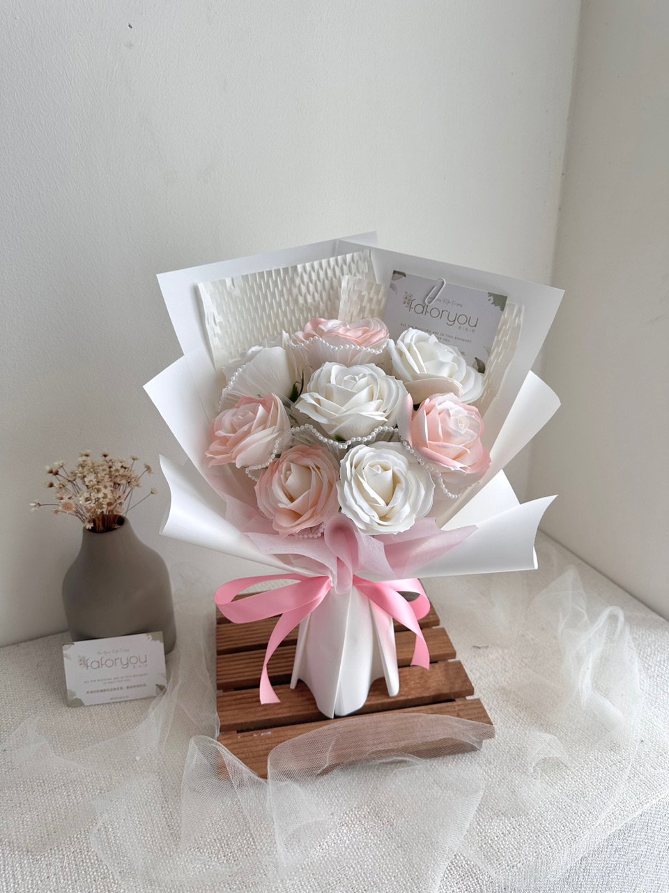 8 Stalk Soap Rose Pearl Yarn Bouquet
