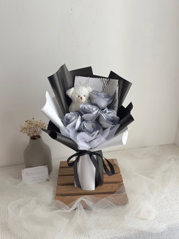 Bear 5 Stalk Soap Rose Bouquet