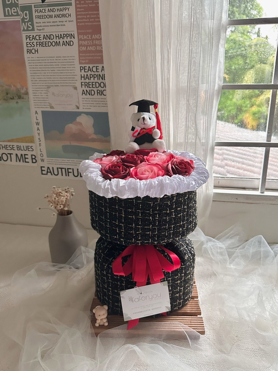 (GB010) Graduation Bear Round Bouquet_0