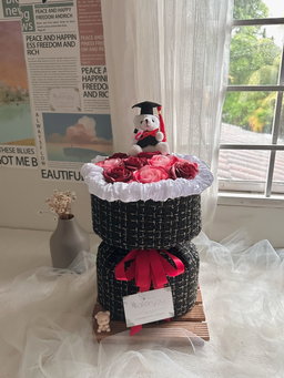 (GB010) Graduation Bear Round Bouquet