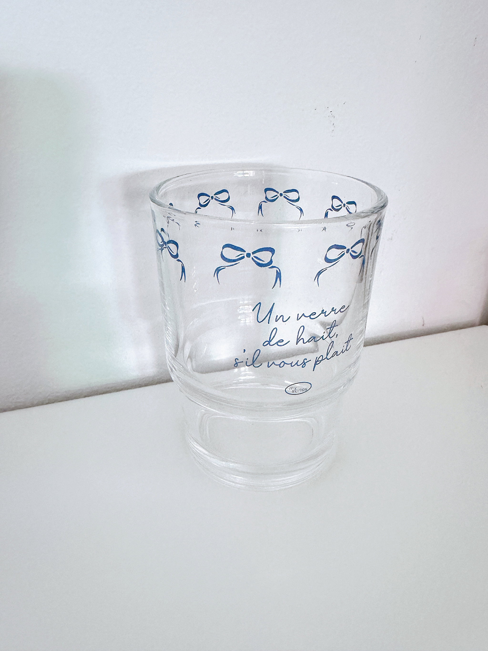 Ribbon blue glass_0