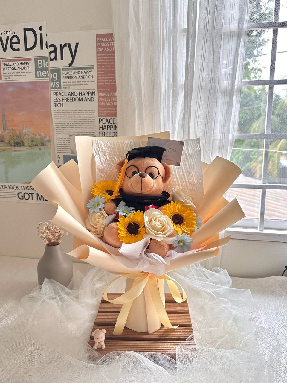 (GB021) XL Big Graduation Bear Mixed Flower Bouquet