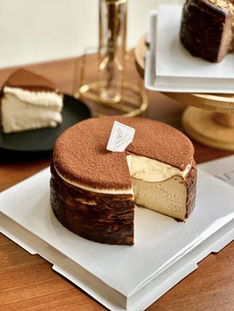 Tiramisu Burnt Cheesecake