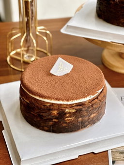 Premium Burnt Cheesecakes