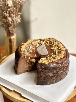 Dubai Chocolate Burnt Cheesecake