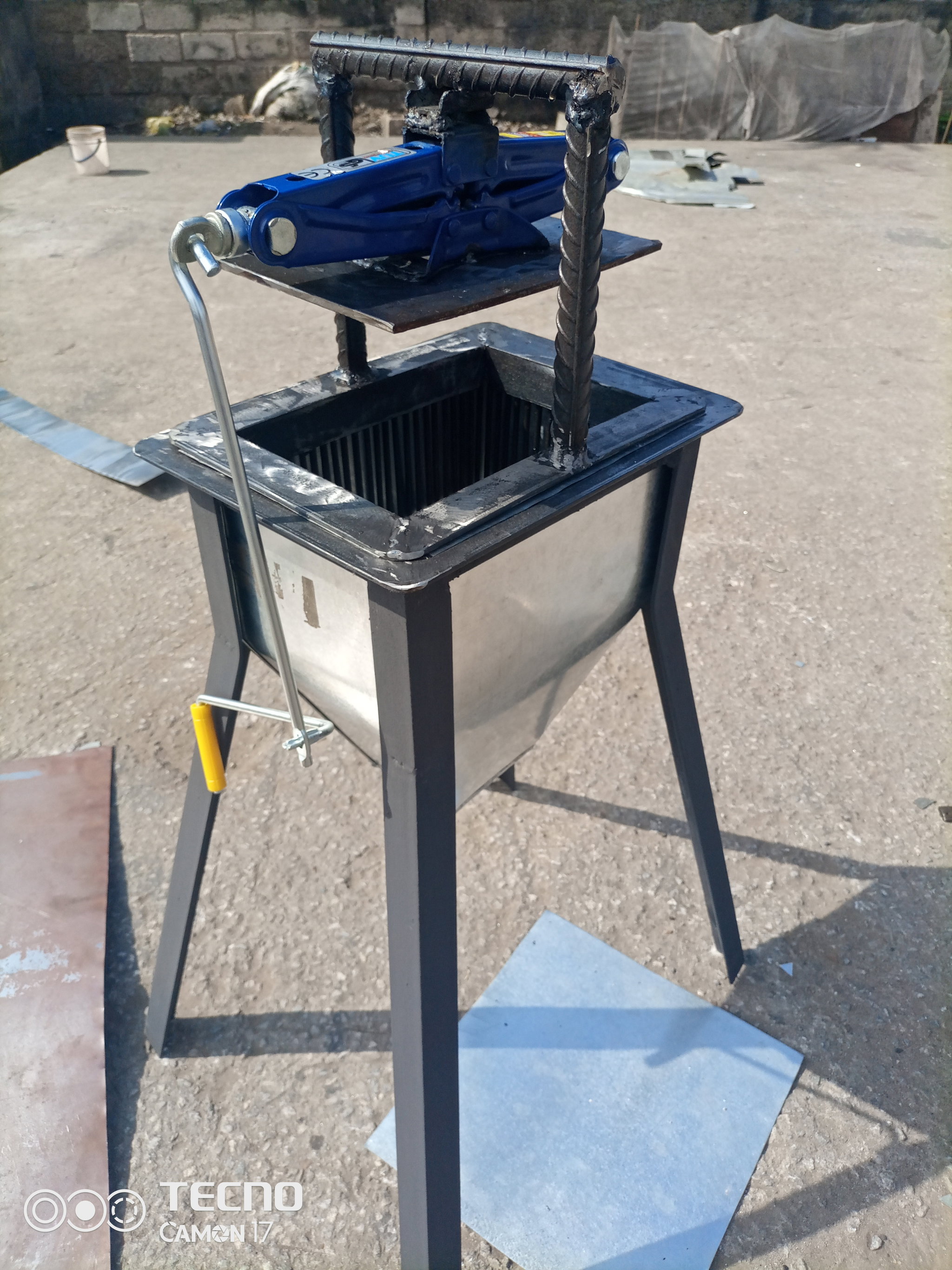 Mild steel honey press machine (manual operated)_4