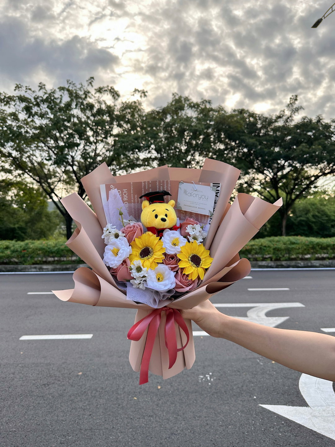 (GD005) Graduation Winnie Soap Flower Bouquet