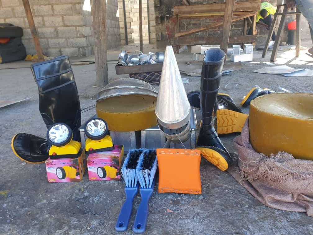 Assorted bee accessories_1