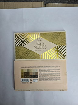 پشتەچاوی مارکەی ریڤال ١٨ ڕەنگی تێدایە 