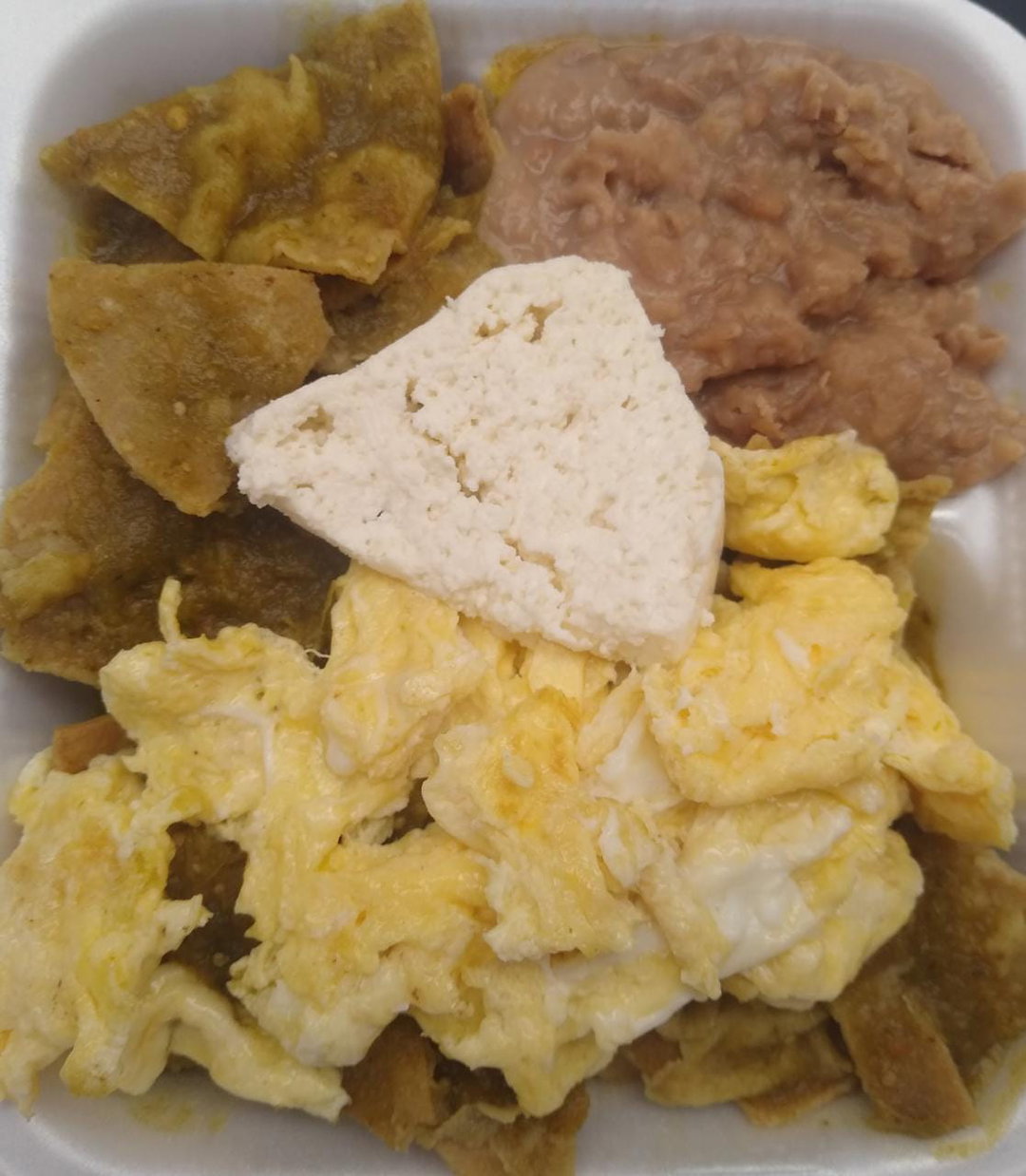 Chilaquiles (rojos o verdes) con Huevos al gusto