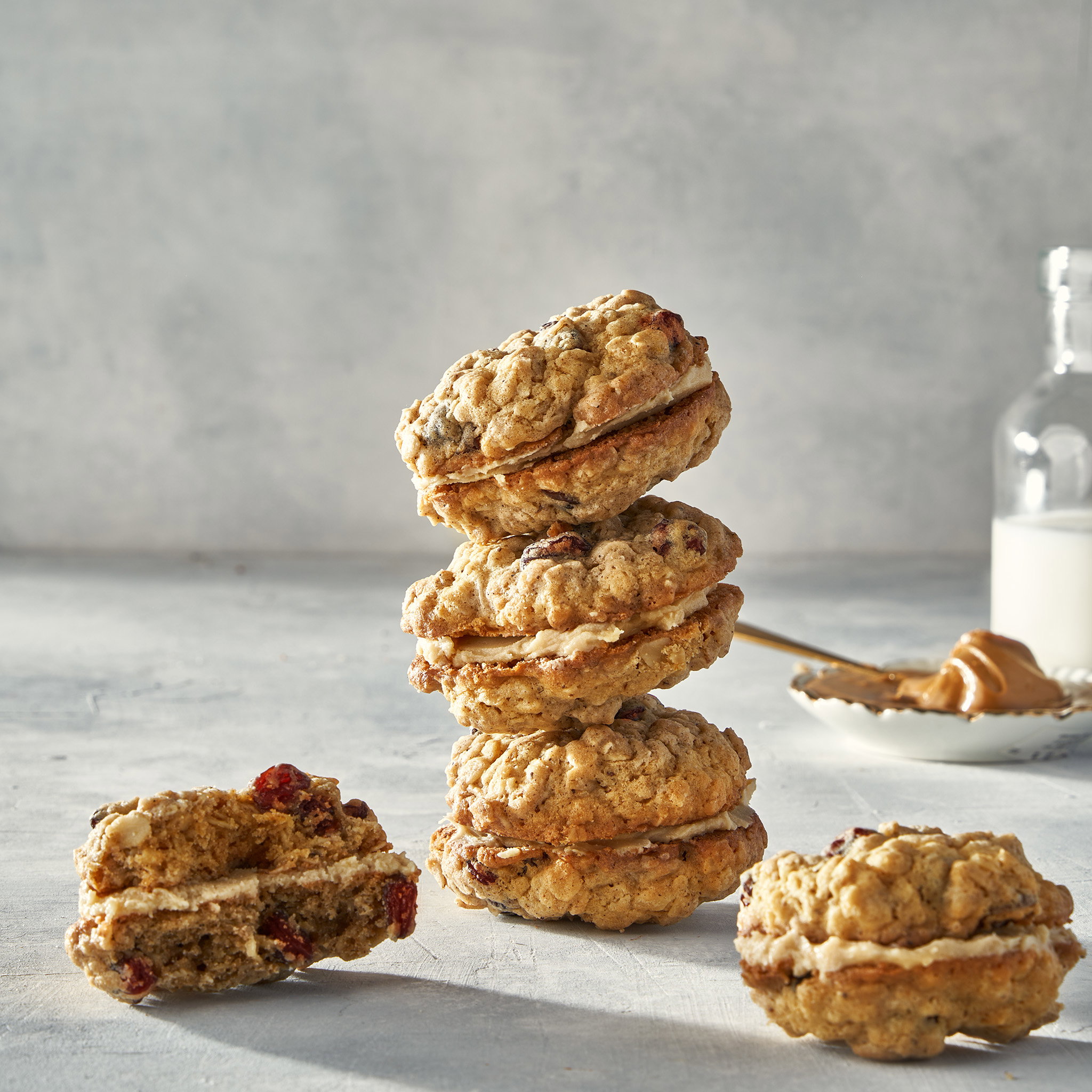 Oats & Raisins Sandwich Cookie_0