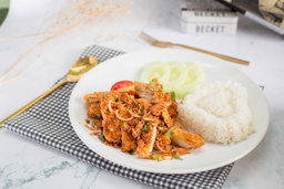 Spicy Fried Chicken Salad w/Rice ข้าวยำไก่แซ่บ 