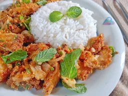 Spicy Fried Chicken Salad w/Rice ข้าวยำไก่แซ่บ 