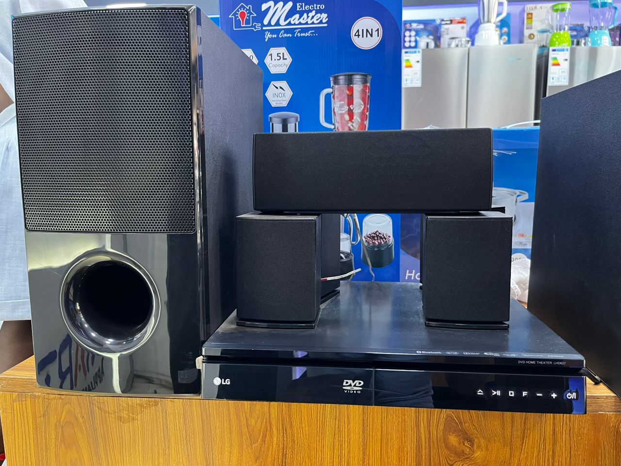 LG Bluetooth Home Theater System LHD627 1000 watts_0