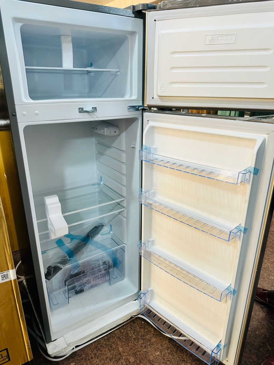 ADH 276 litres double door fridge BCD8179_1