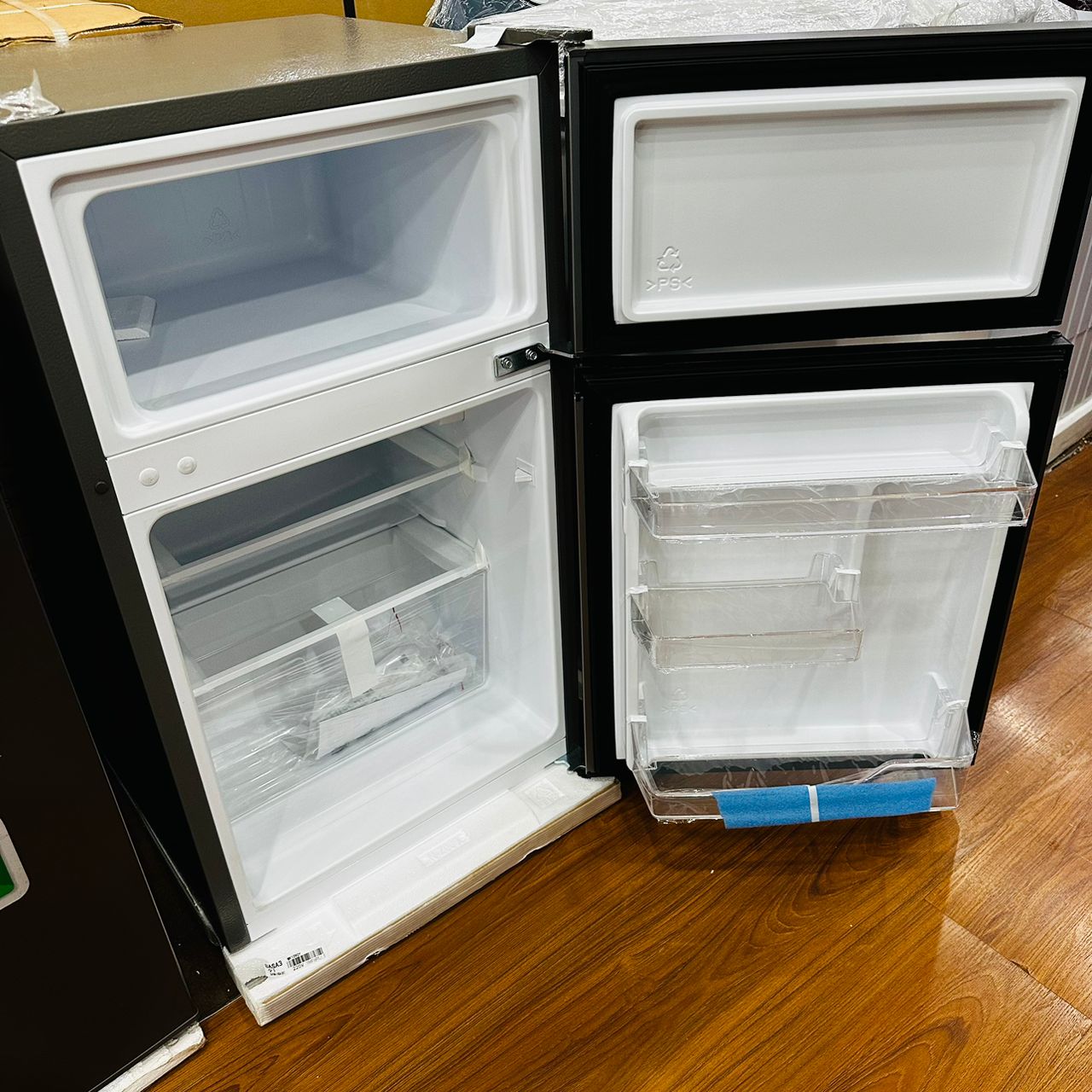 Hisense 120L double door fridge defrost RD-12DR Top freezer_1