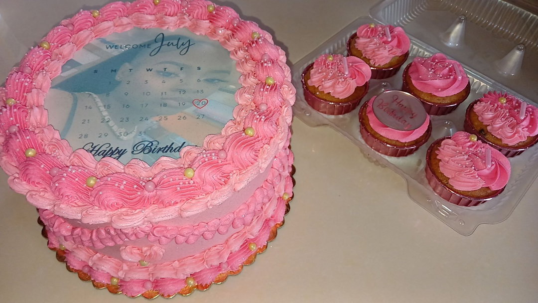 8-inch Calendar Cake & Cupcake Combo
