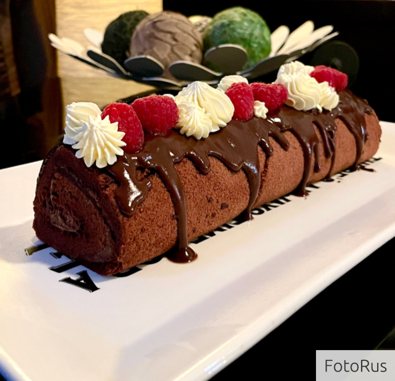 Chocolate swiss roll_0