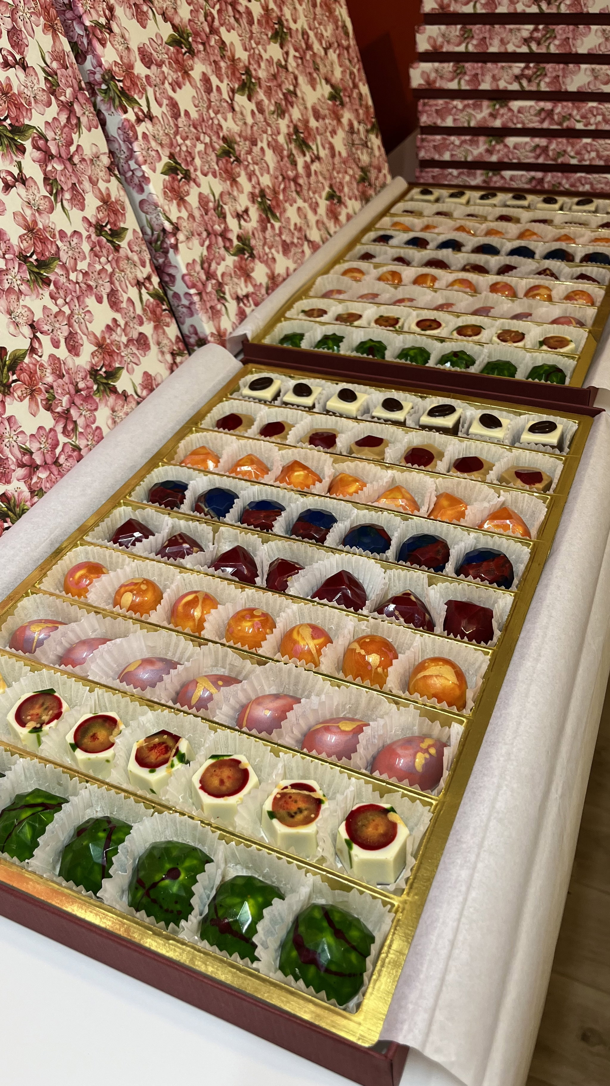 Large Choco Gems Box_2