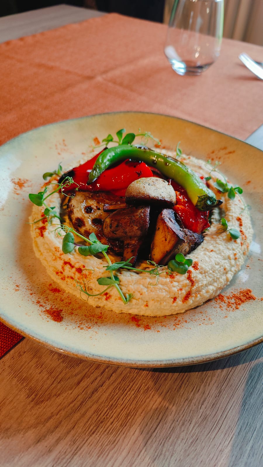 Homemade hummus cu legume