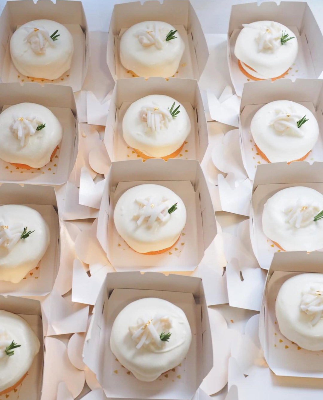 Mini lava coconut cake
