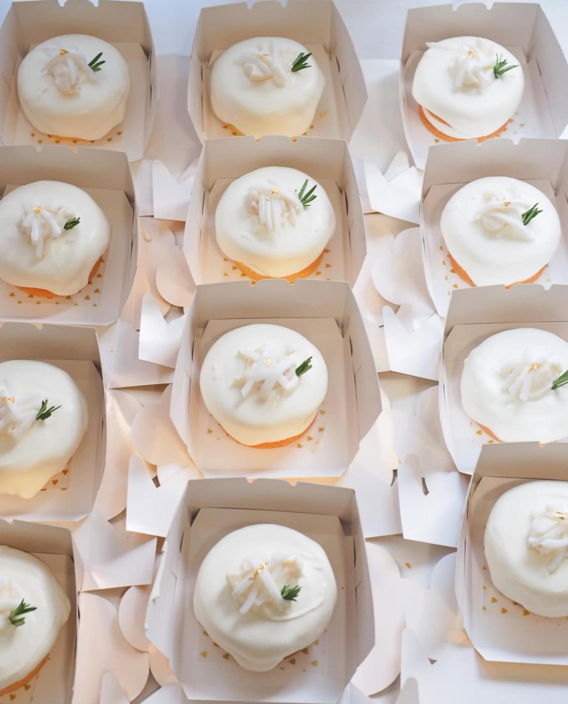 Mini lava coconut cake_0