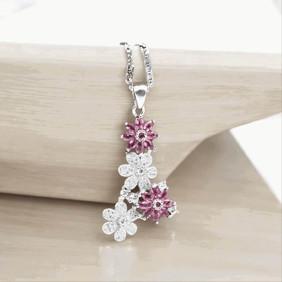 Silver chic charisma pendant for women
