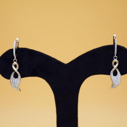 Silver lustrous locket pendant for women